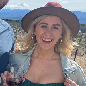 Meet your Posher, Caroline